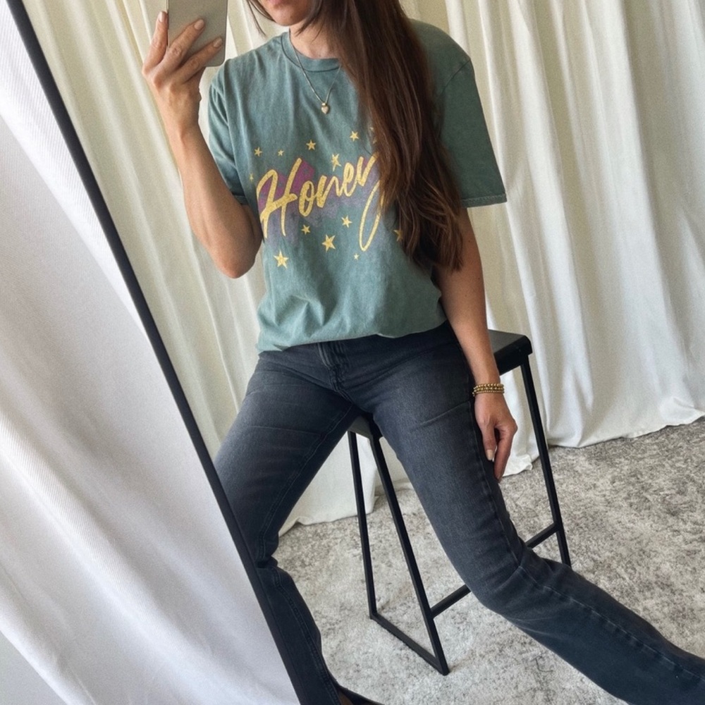 The starry honey tee